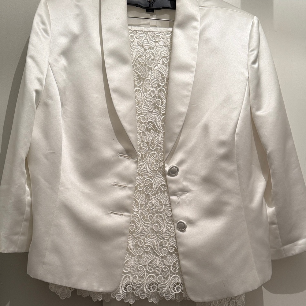 Chic White Women's suit
